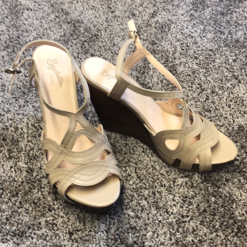 Nude wedges! Size 9